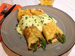 Ham & Asparagus Crêpes with Cheese Sauce